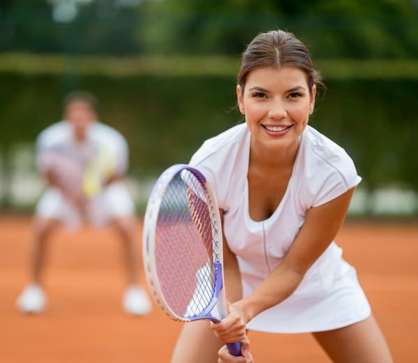 woman plays tennis
